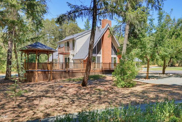 3806 Jumpoff Joe Creek Road, Grants Pass, OR 97526