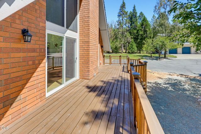 3806 Jumpoff Joe Creek Road, Grants Pass, OR 97526