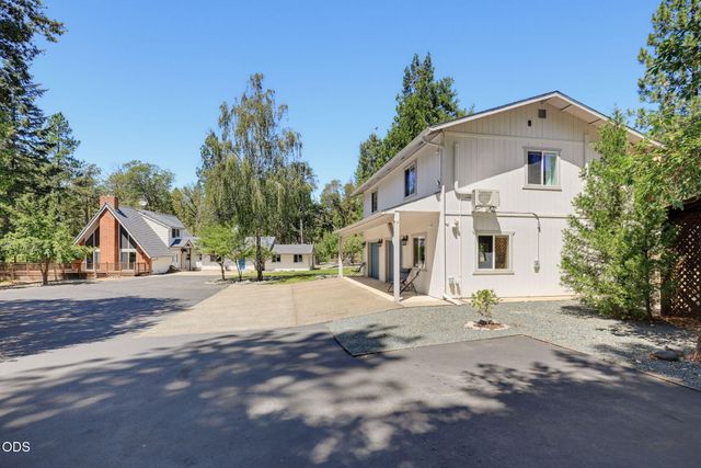 3806 Jumpoff Joe Creek Road, Grants Pass, OR 97526