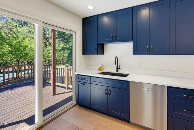 3806 Jumpoff Joe Creek Road, Grants Pass, OR 97526