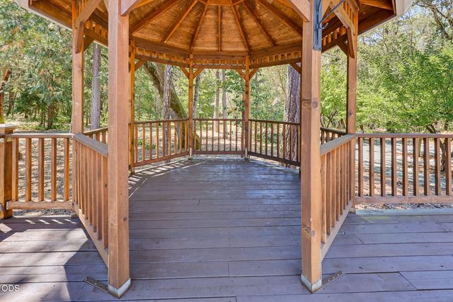3806 Jumpoff Joe Creek Road, Grants Pass, OR 97526