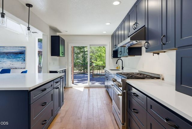 3806 Jumpoff Joe Creek Road, Grants Pass, OR 97526