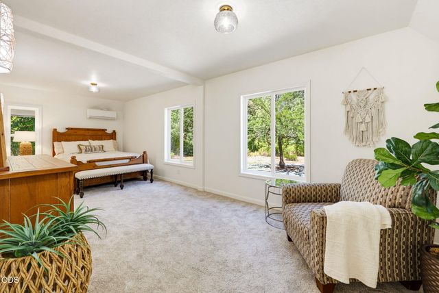 3806 Jumpoff Joe Creek Road, Grants Pass, OR 97526