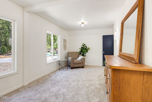 3806 Jumpoff Joe Creek Road, Grants Pass, OR 97526