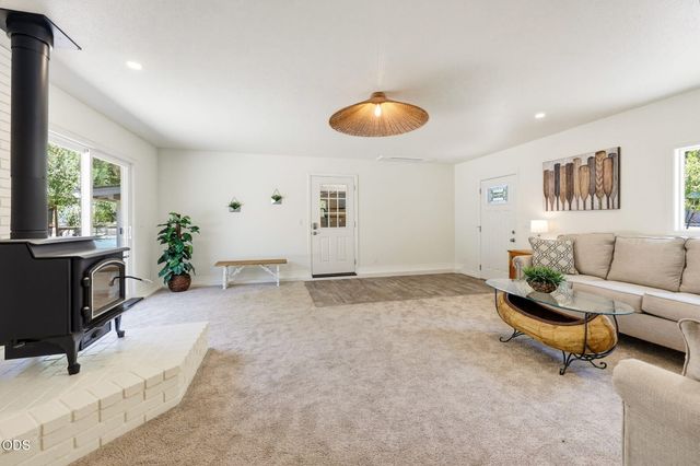3806 Jumpoff Joe Creek Road, Grants Pass, OR 97526