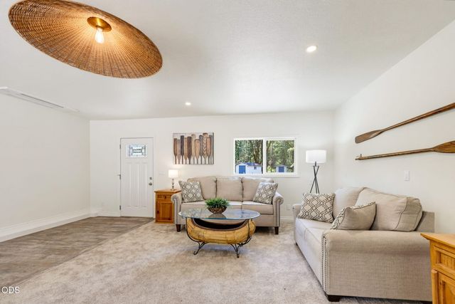 3806 Jumpoff Joe Creek Road, Grants Pass, OR 97526