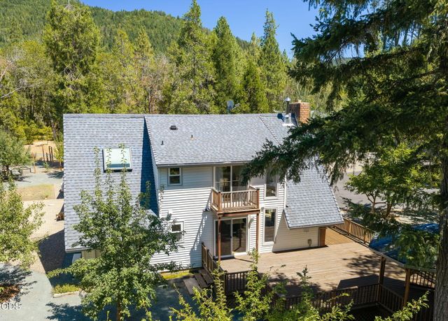 3806 Jumpoff Joe Creek Road, Grants Pass, OR 97526