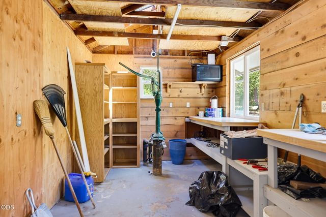 3806 Jumpoff Joe Creek Road, Grants Pass, OR 97526