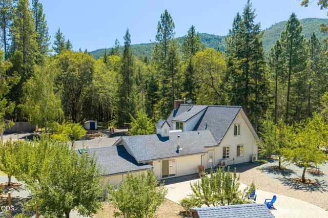 3806 Jumpoff Joe Creek Road, Grants Pass, OR 97526
