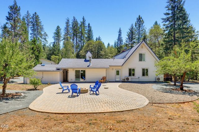3806 Jumpoff Joe Creek Road, Grants Pass, OR 97526