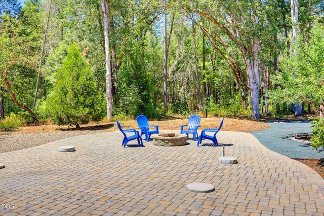 3806 Jumpoff Joe Creek Road, Grants Pass, OR 97526