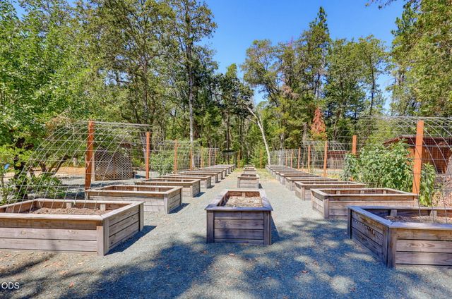 3806 Jumpoff Joe Creek Road, Grants Pass, OR 97526
