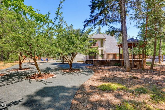 3806 Jumpoff Joe Creek Road, Grants Pass, OR 97526