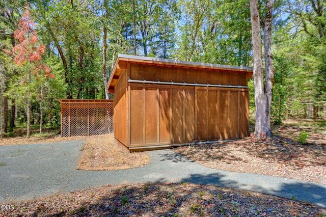 3806 Jumpoff Joe Creek Road, Grants Pass, OR 97526
