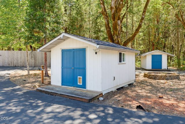 3806 Jumpoff Joe Creek Road, Grants Pass, OR 97526