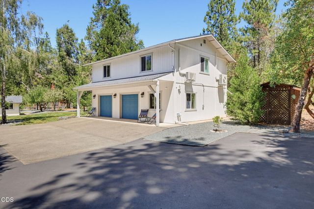 3806 Jumpoff Joe Creek Road, Grants Pass, OR 97526