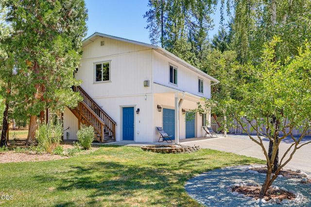 3806 Jumpoff Joe Creek Road, Grants Pass, OR 97526