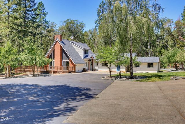 3806 Jumpoff Joe Creek Road, Grants Pass, OR 97526