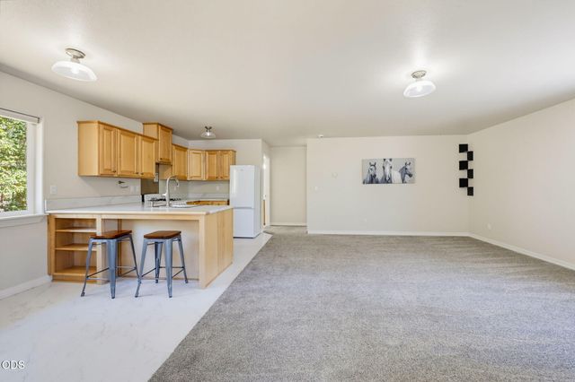 3806 Jumpoff Joe Creek Road, Grants Pass, OR 97526
