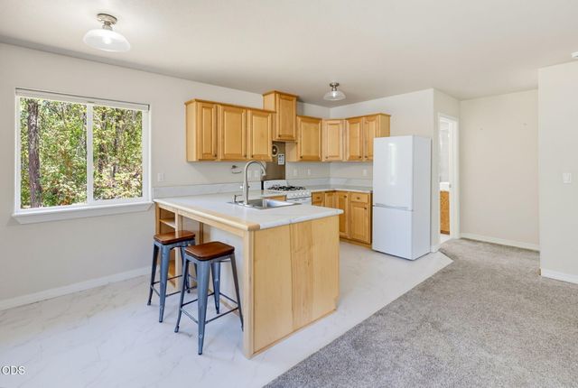 3806 Jumpoff Joe Creek Road, Grants Pass, OR 97526