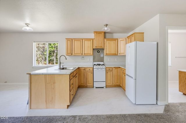 3806 Jumpoff Joe Creek Road, Grants Pass, OR 97526