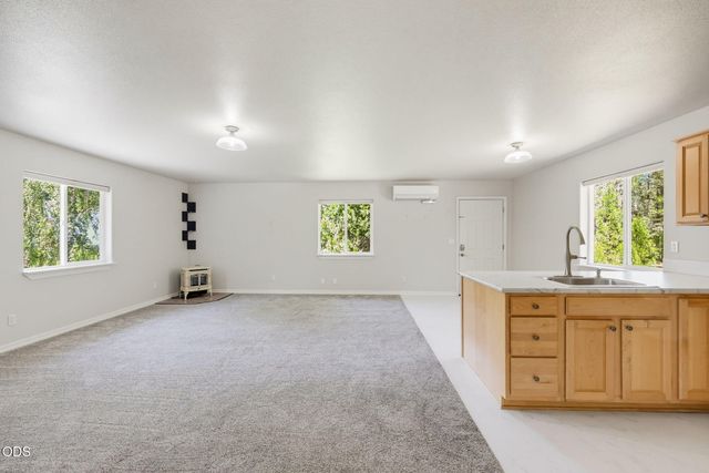 3806 Jumpoff Joe Creek Road, Grants Pass, OR 97526