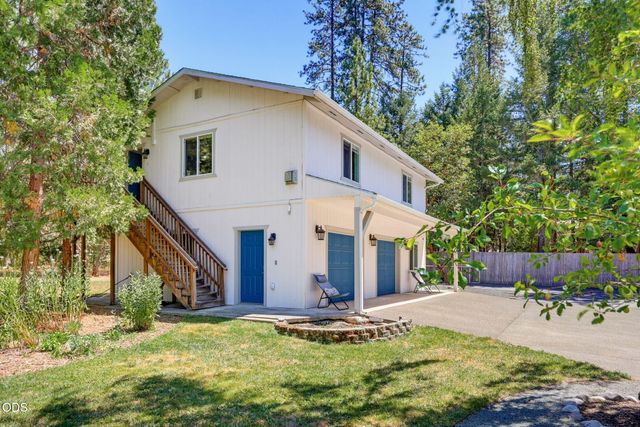 3806 Jumpoff Joe Creek Road, Grants Pass, OR 97526