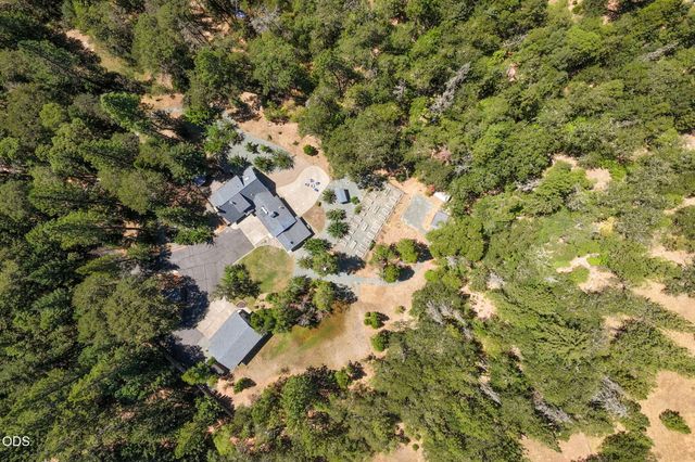 3806 Jumpoff Joe Creek Road, Grants Pass, OR 97526