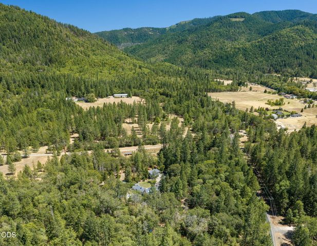 3806 Jumpoff Joe Creek Road, Grants Pass, OR 97526