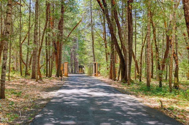 3806 Jumpoff Joe Creek Road, Grants Pass, OR 97526
