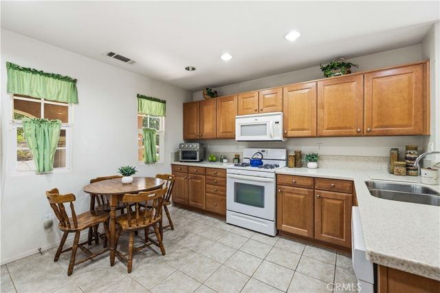 3124 E Newgrove, Lancaster, CA 93535