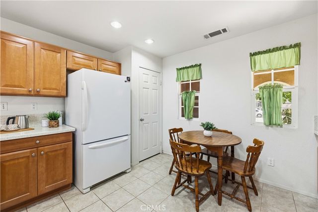 3124 E Newgrove, Lancaster, CA 93535