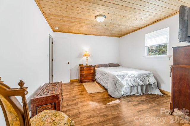 226 Fish Pond Lane, Burnsville, NC 28714