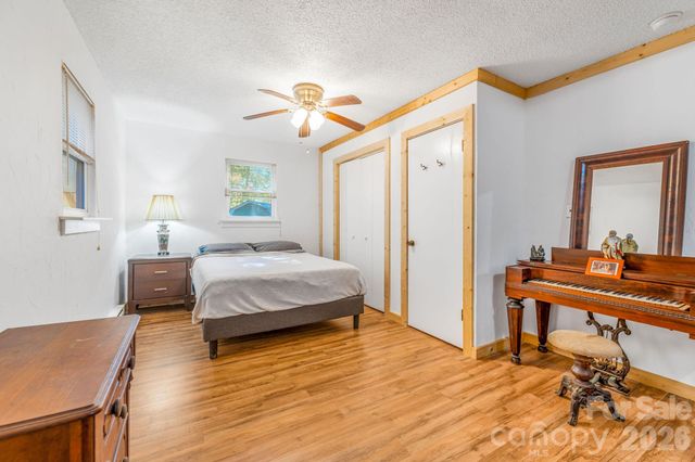 226 Fish Pond Lane, Burnsville, NC 28714