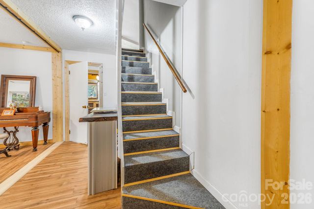 226 Fish Pond Lane, Burnsville, NC 28714
