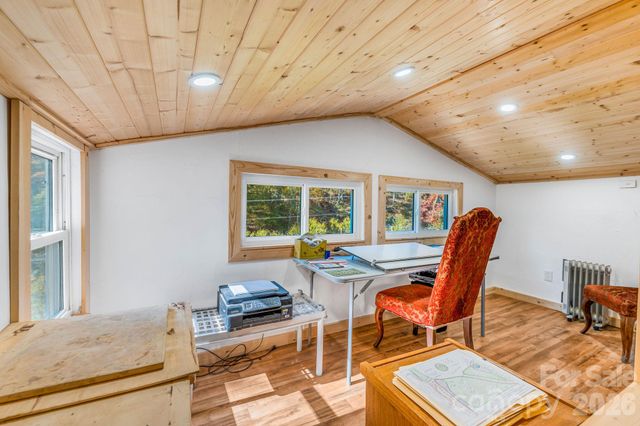 226 Fish Pond Lane, Burnsville, NC 28714