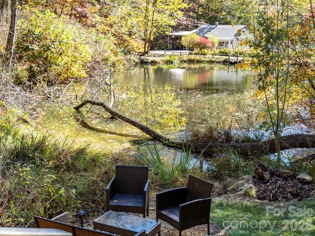 226 Fish Pond Lane, Burnsville, NC 28714