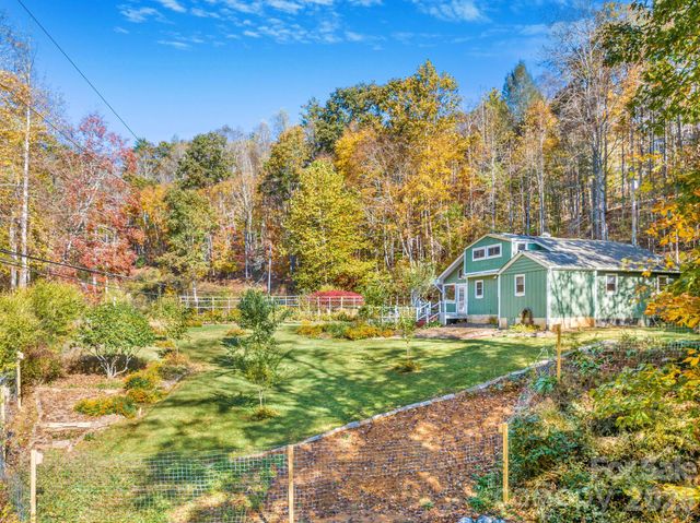 226 Fish Pond Lane, Burnsville, NC 28714
