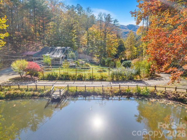 226 Fish Pond Lane, Burnsville, NC 28714