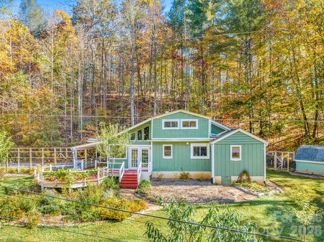 226 Fish Pond Lane, Burnsville, NC 28714