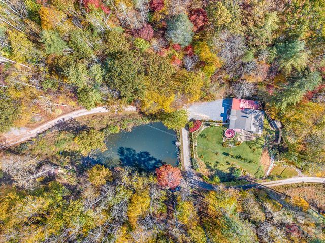 226 Fish Pond Lane, Burnsville, NC 28714