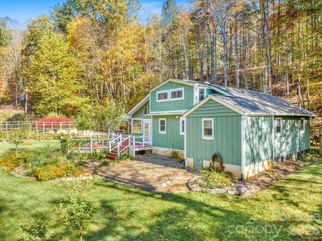 226 Fish Pond Lane, Burnsville, NC 28714