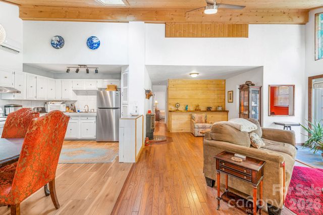 226 Fish Pond Lane, Burnsville, NC 28714