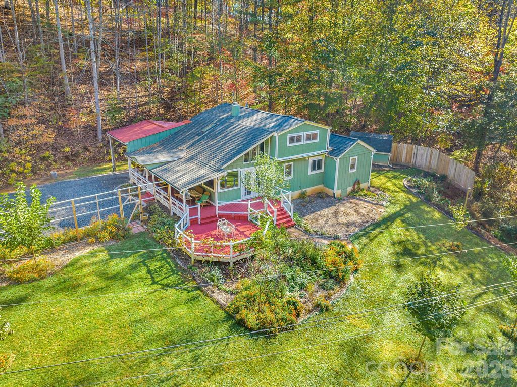 226 Fish Pond Lane, Burnsville, NC 28714