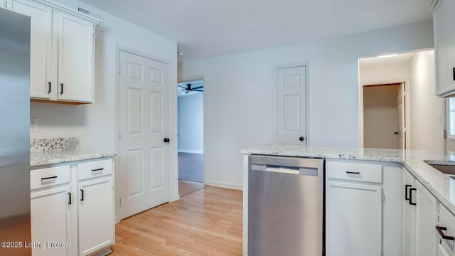 13005 Lavenia Ln, Louisville, KY 40272