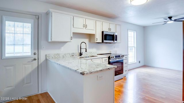 13005 Lavenia Ln, Louisville, KY 40272