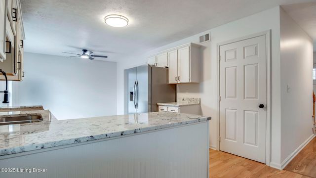 13005 Lavenia Ln, Louisville, KY 40272