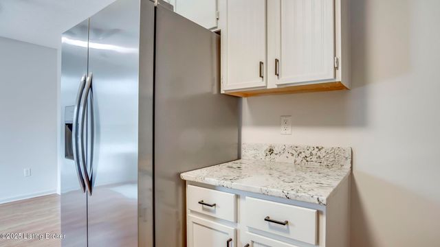 13005 Lavenia Ln, Louisville, KY 40272