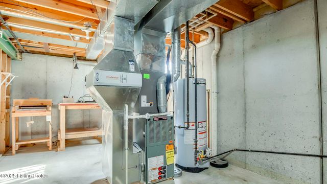 13005 Lavenia Ln, Louisville, KY 40272