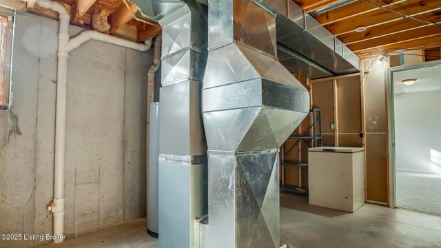 13005 Lavenia Ln, Louisville, KY 40272